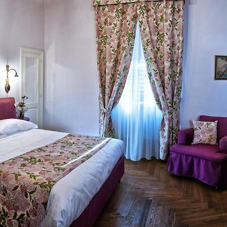 B&B "La Bottega D'Arte" Carrara Bagian luar foto