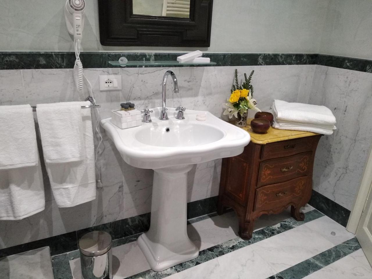 B&B "La Bottega D'Arte" Carrara Bagian luar foto