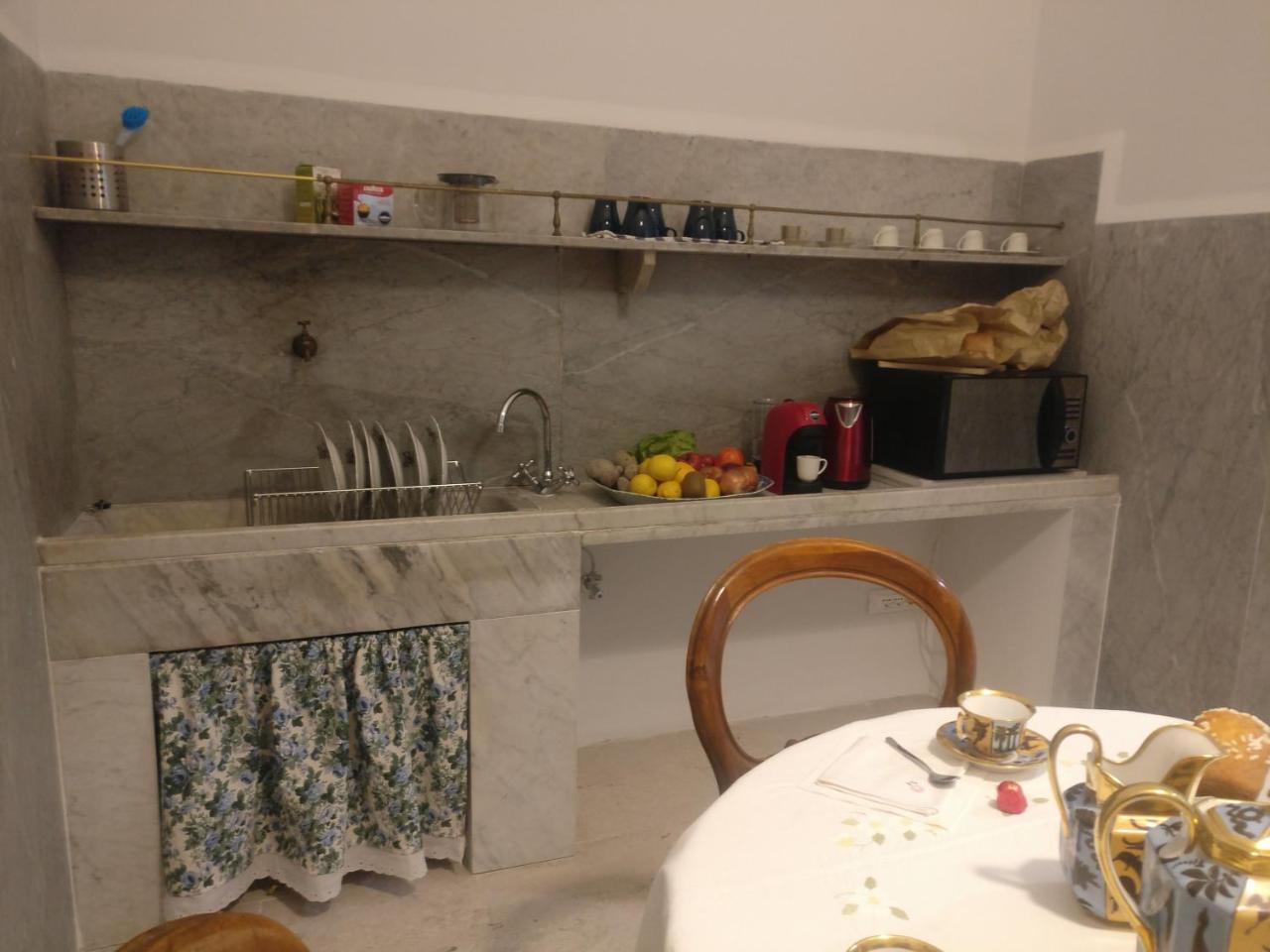 B&B "La Bottega D'Arte" Carrara Bagian luar foto