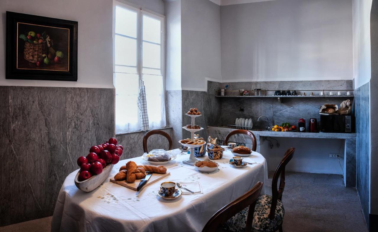 B&B "La Bottega D'Arte" Carrara Bagian luar foto