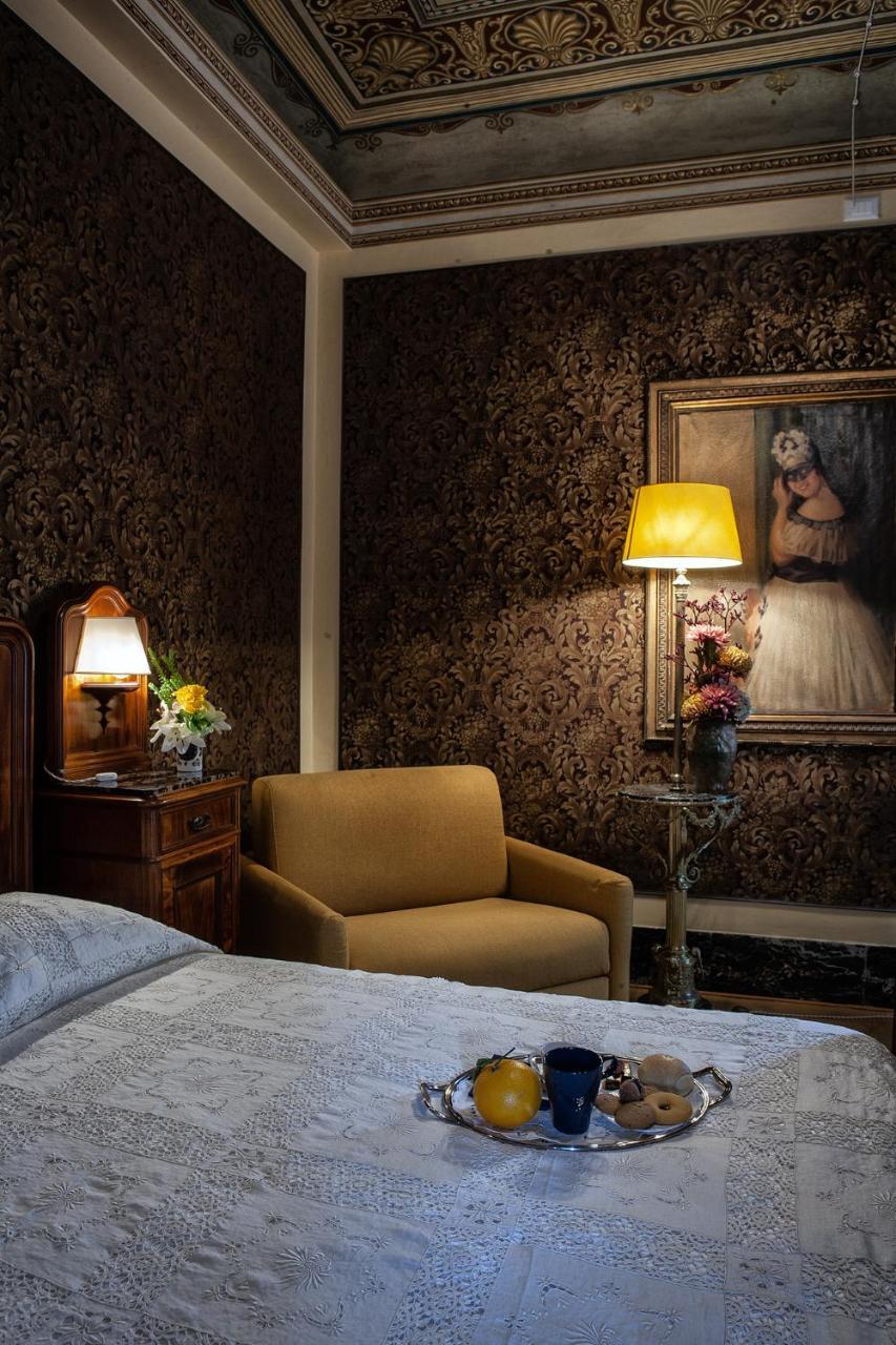 B&B "La Bottega D'Arte" Carrara Bagian luar foto